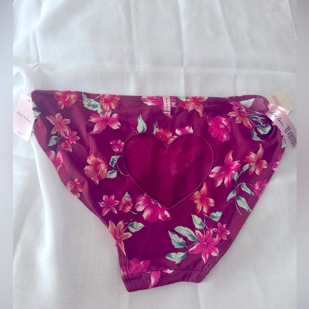 PINK Victoria's Secret Blush ♥️ Love Floral Heart Panty - NWT - Size S